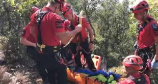 Yamaç paraşütü yapan turist kayalıklara düşerek hayatını kaybetti