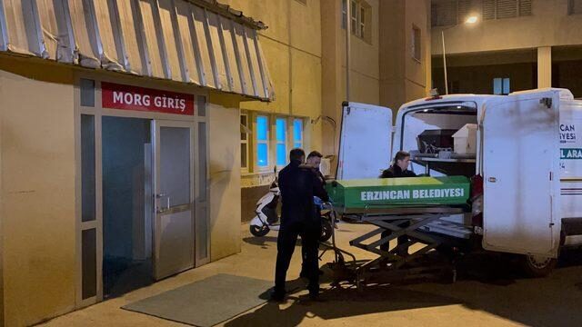 27 yaşındaki genç adam boğazını keserek intihar etti!