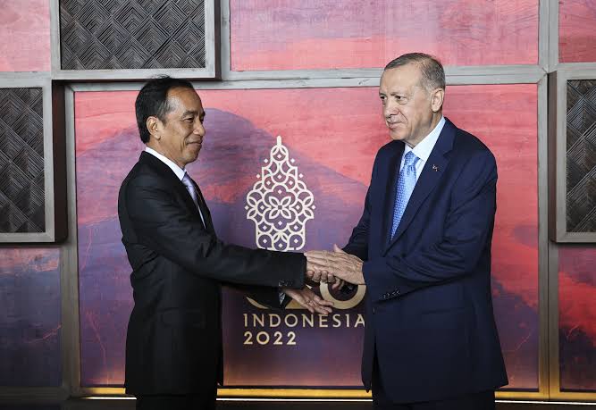 Cumhurbaşkanı Erdoğan Endonezya’da; Devlet Başkanı Widodo ile görüştü!