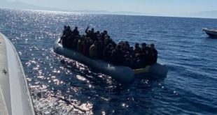 Ege'de facia! Göçmenleri taşıyan teknenin batması sonucu, çoğu çocuk çok sayıda göçmen hayatını kaybetti!