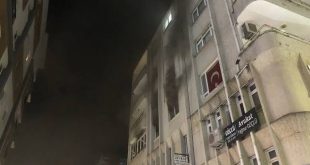 Eşi ve 3 çocuğunu rehin alıp, evi ateşe verdi