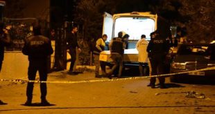 Eşini ağır yaraladığı pompalıyla kendini vurdu