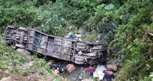 Hindistan'da otobüs faciası! Otobüs uçuruma yuvarlandı: 12 ölü