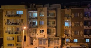 İzmir'deki depremde balkondan atlayan genç vefat etti