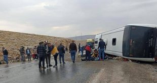 Kaçak göçmenleri taşıyan otobüsün devrilmesi sonucu 3 kişi hayatını kaybetti!