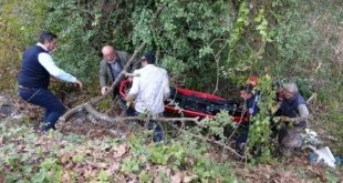 Kontrolden çıkan otomobil dereye uçtu: 1 ölu,1 yaralı!