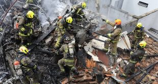 Küçük uçağın yerleşim bölgesine düşmesi sonucu 8 kişi hayatını kaybetti