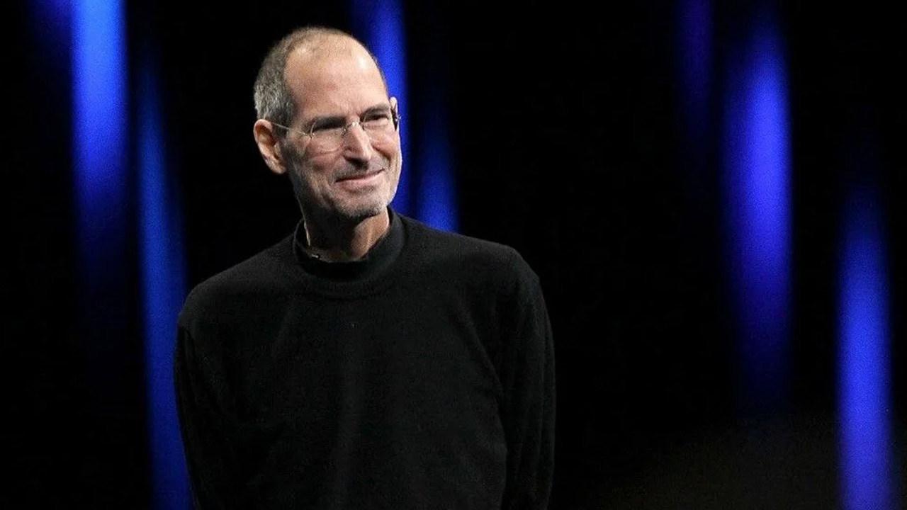 Steve Jobs'un eskimiş terliği rekor fiyata satıldı! Steve Jobs'un eskimiş terliği rekor fiyata satıldı!