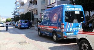 Yeni doğmuş bebeği poşetle 5'inci kattan aşağıya attılar!