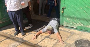 Yahudiler Mescid-i Aksa kapılarında neden secde ediyor?