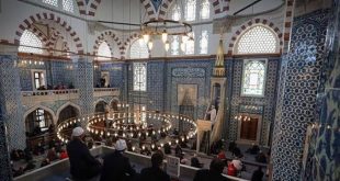Diyanet'ten yılbaşı hutbesi: Yeni yıl kutlamaları ve piyango haram!