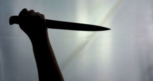 İşe gitmemek için kendini bıçakladı