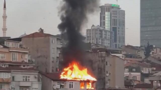 Kağıthane’de 5 katlı binada yangın çıktı