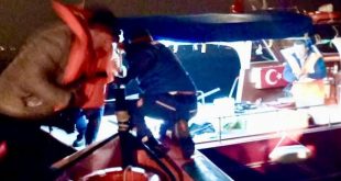 Maltepe'de tekne karaya oturdu: 9 kişi kurtarıldı