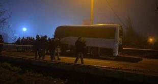 Polis servis aracına bombalı saldırı düzenlendi: 8'i polis 9 yaralı