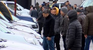 Sıfır araç bulamayanlar ikinci el araçlara yöneldi