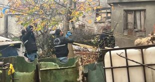 Sultanbeyli'de bir anne, 2 çocuğunu kucağına alıp balkondan atladı