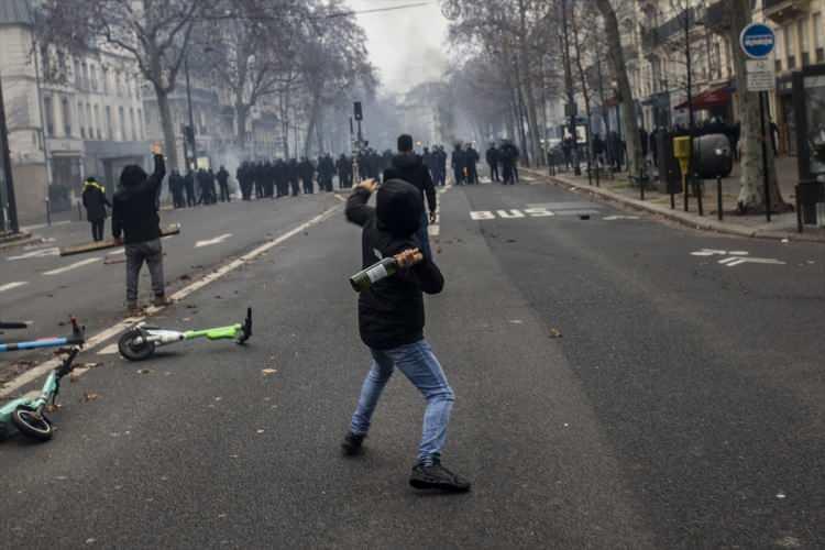 Fransa'nın 40 yıldır beslediği PKK, Paris'i birbirine kattı