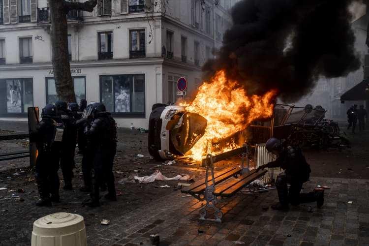Fransa'nın 40 yıldır beslediği PKK, Paris'i birbirine kattı