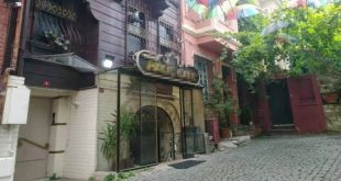 Ünlü bir kafenin tuvaletinde gizli kamera skandalı!