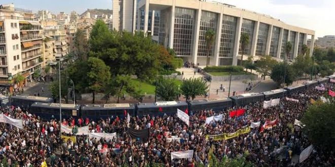 Yunanistan halkı pahalılık ve zamları protesto etti