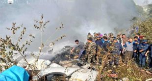 72 kişiyi taşıyan yolcu uçağı düştü! Çok sayıda ölü var