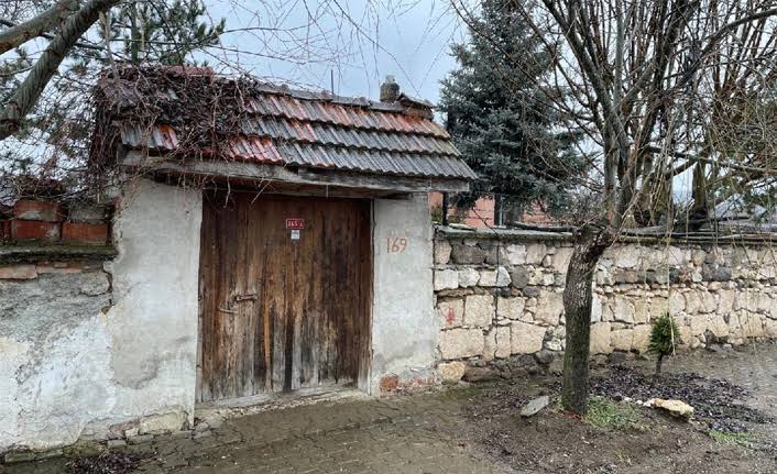 87 yaşındaki emekli asker dehşet saçtı! Eşini ve oğlunu öldürdü