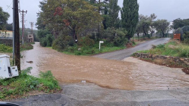 Muğla'da sağanak yağış yaşamı olumsuz etkiledi