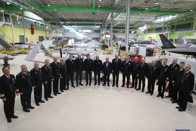 Bakan Soylu, Özdemir Bayraktar Milli Teknoloji Merkezi'ni ziyaret etti