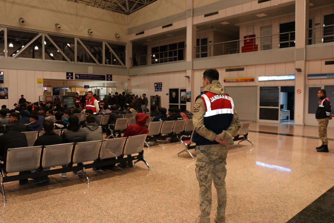 Erzurum'dan 8 bin kaçak göçmen sınır dışı edildi