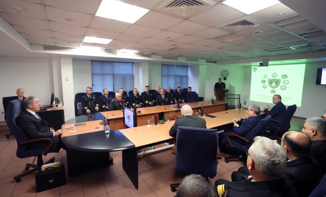 Bakan Akar ve TSK komuta kademesi 'Bahriye'nin kalbi'ni ziyaret etti