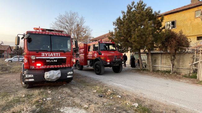 Karısıyla tartışan adam evi ateşe verdi