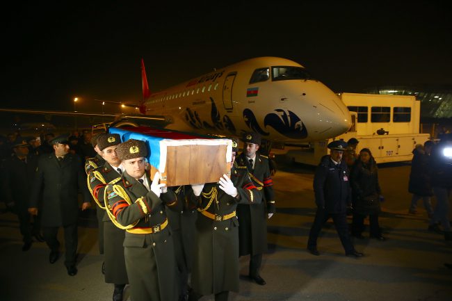 Azerbaycan'ın Tahran Büyükelçiliği'nin personeli ülkesine döndü