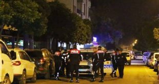 Annesiyle tartışan genç bıçağa sarıldı, yaralı kadın markete sığınarak kurtuldu!