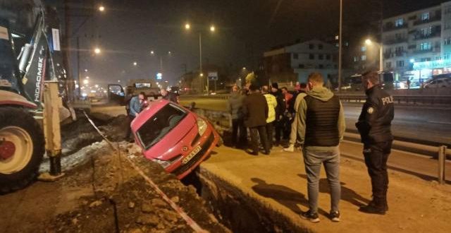 Aracıyla çalışma için açılan çukura düştü