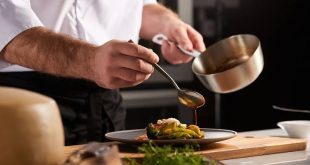 Bu restorana 'Arap, hippi, vegan ve çevreci'ler giremez!