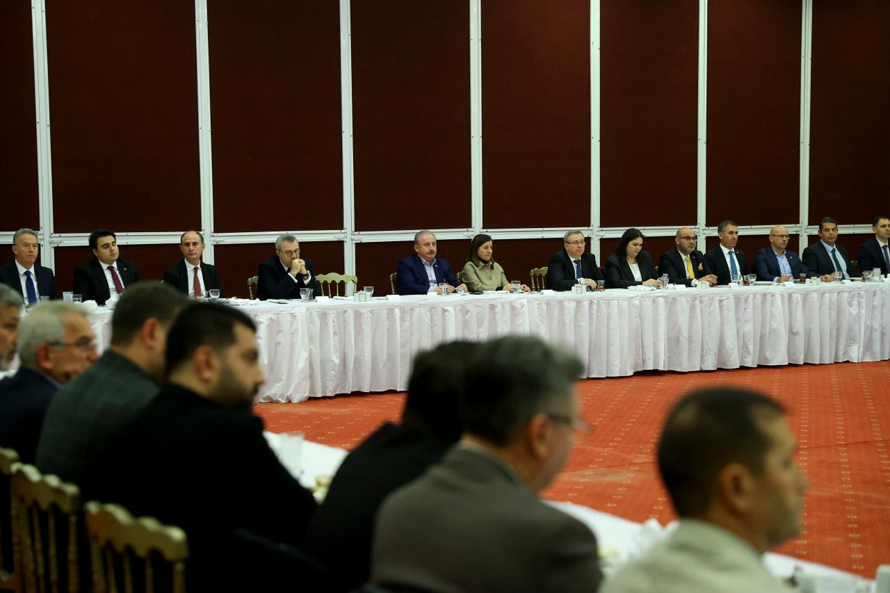 Şentop'tan Prens Harry’ye sert çıkış: Avrupalı beyaz çocuk, sen kimsin!