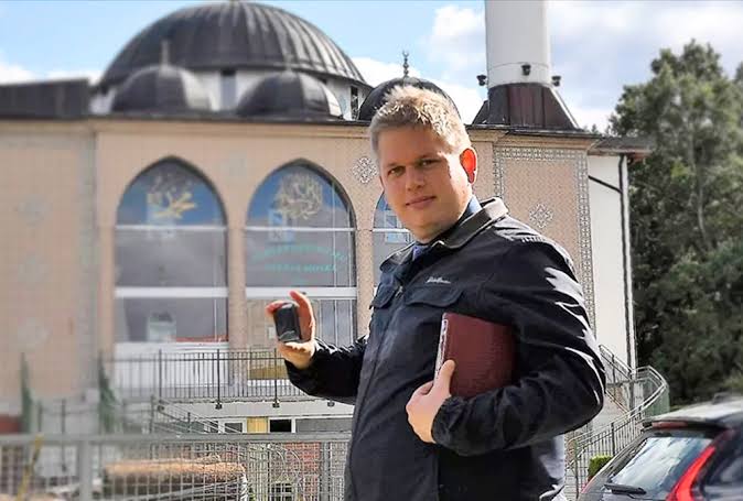İslam düşmanından yeni provokasyon! Türk Büyükelçiliği önünde Kur’an-ı Kerim yakacağını açıkladı