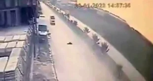 Köpekten kaçan çocuk minibüsün altında can verdi