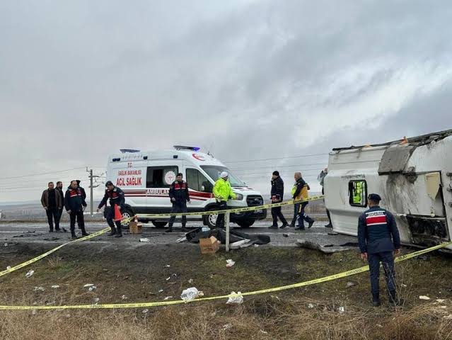 Niğde’de midibüs kazası: ölü ve yaralılar var!