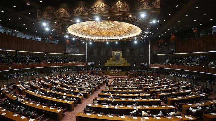 Pakistan, Peygamber efendimize hakaretin cezasını müebbet olarak onayladı!