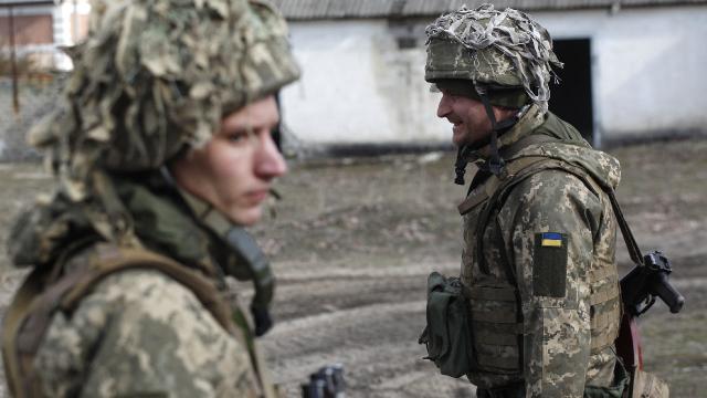 pentagon sozcusu ukrayna askerlerine egitim verilecegini soyledi 01