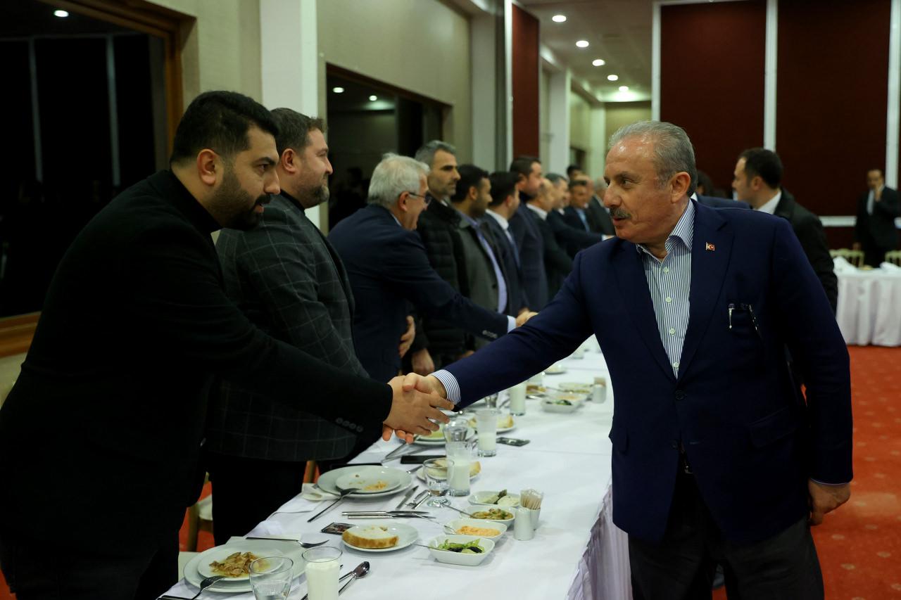 Şentop'tan Prens Harry’ye sert çıkış: Avrupalı beyaz çocuk, sen kimsin!