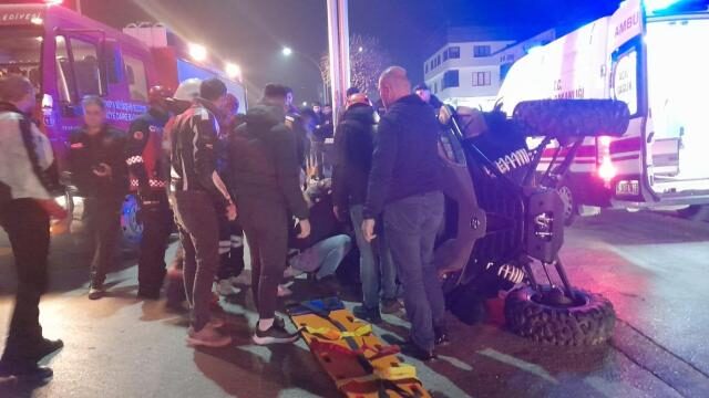 Sakarya’da arazi aracı devrildi!