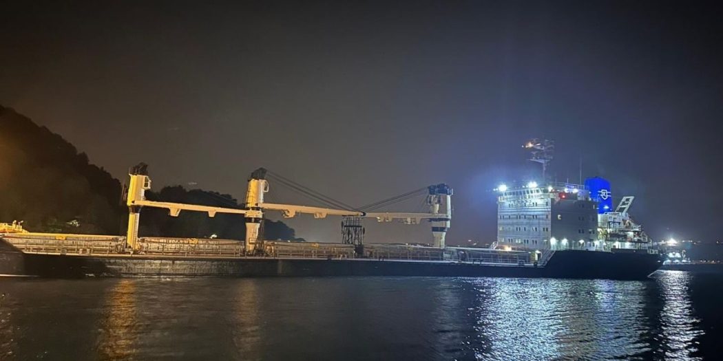 Ukrayna’dan İstanbul’a gelen yük gemisi Boğaz’da karaya oturdu