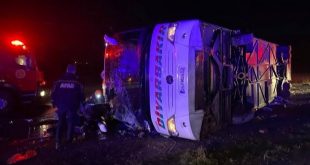 Yolcu otobüsü kontrolden çıkarak devrildi:1'i bebek 5 yolcu hayatını kaybetti