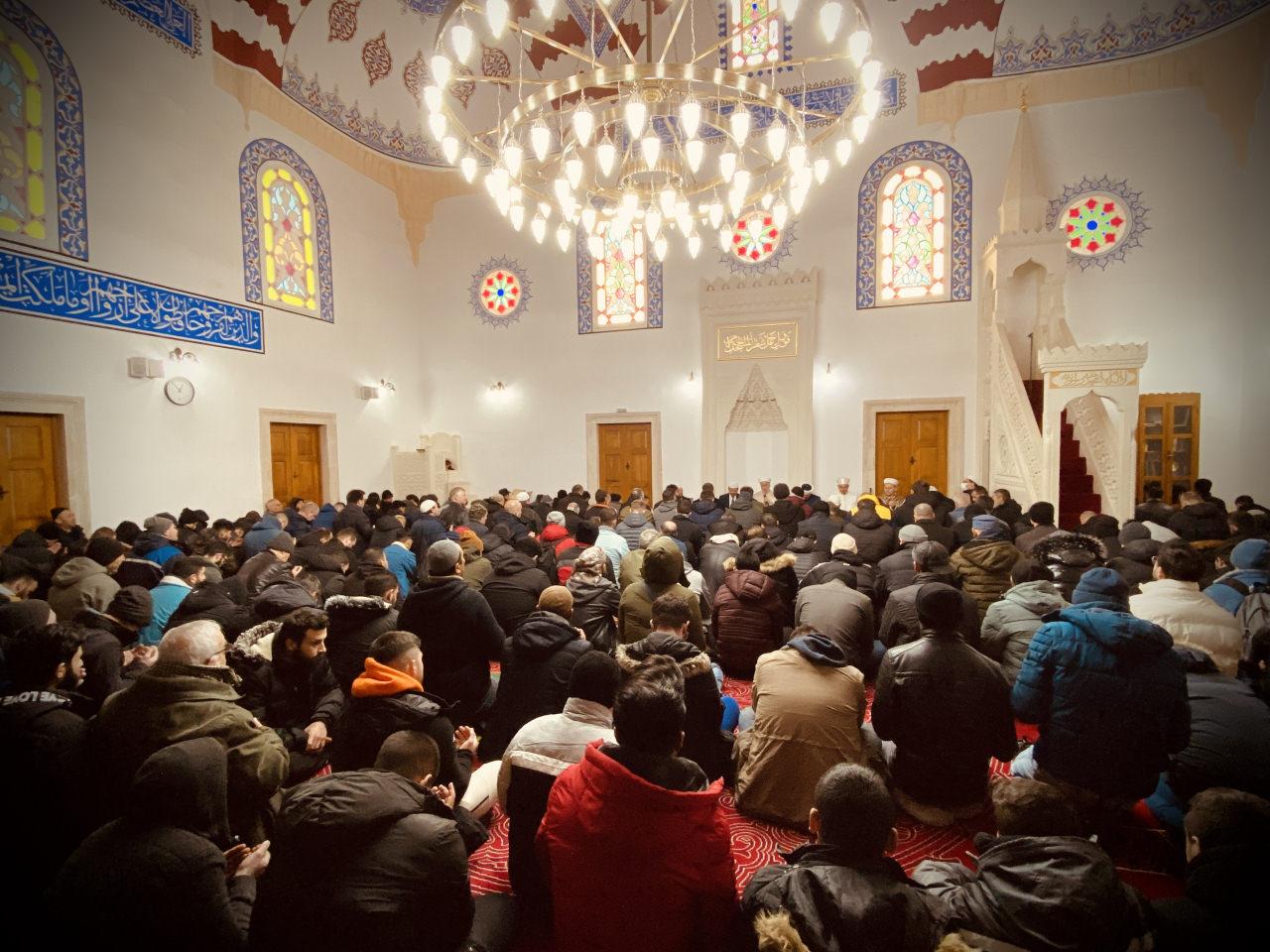 Bulgaristan’da da bayraklar yarıya indi