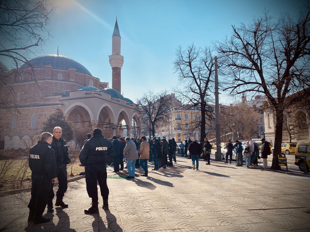 Bulgaristan’da da bayraklar yarıya indi