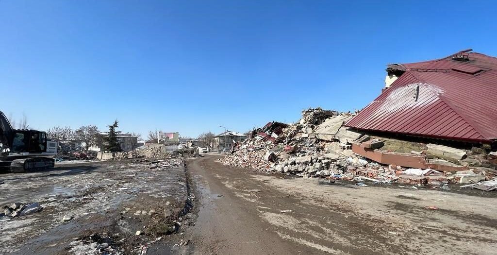 Elbistan’lı depremzede: “Depremden çok yağmacılara üzüldük”