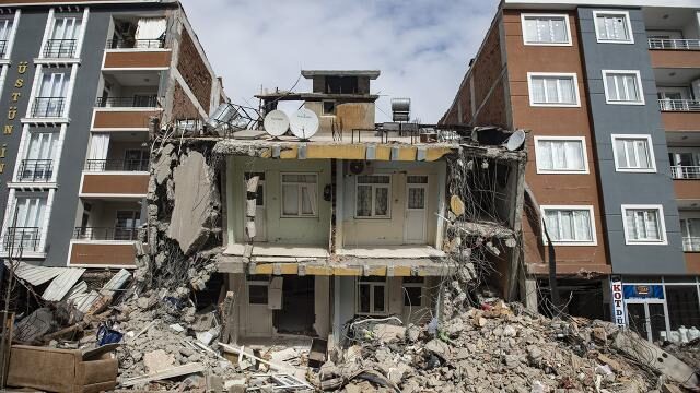 AFAD’dan uyarı: Deprem bölgesindeki hasarlı yapılara kesinlikle girmeyin